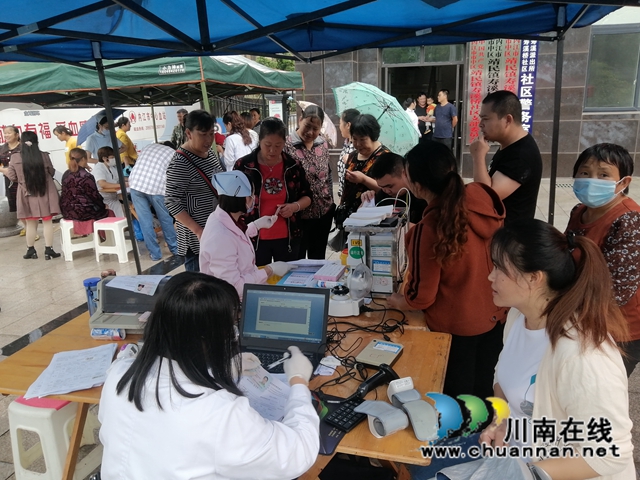 内江经开区靖民镇开展“爱心献血，关爱他人”公益献血活动