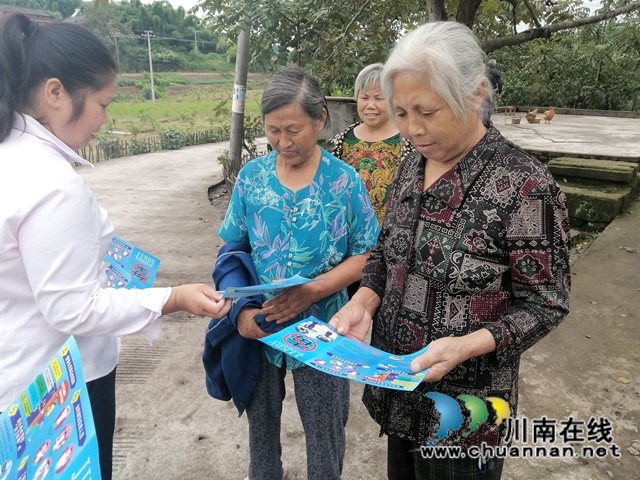 内江经开区靖民镇双塘村开展“拒绝毒品，全民参与”宣传活动