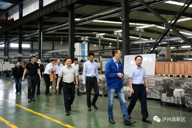 成都银行行长王涛一行到泸州国家高新区考察(图1)