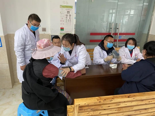 泸州市人民医院深度托管 助推稻城医疗保障水平再上台阶(图6)