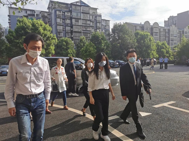 谭松韵母亲被撞身亡案宣判，肇事司机获刑6年。谭松韵：车祸赔偿全部捐出(图4)