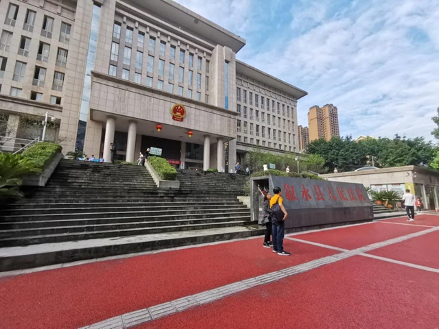 谭松韵母亲被撞身亡案宣判，肇事司机获刑6年。谭松韵：车祸赔偿全部捐出(图2)