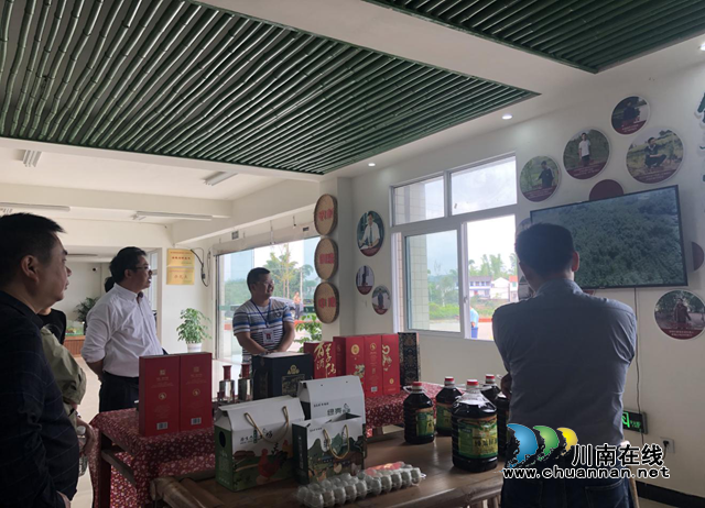 广元市委统战部副部长杨震到宜宾南溪区长兴镇调研新乡贤工作(图1)