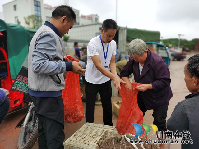 泸县残联到立石镇开展2020年度扶持农村贫困残疾人发展生产（养鸡技术）培训(图2)