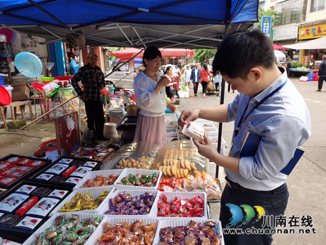 泸县百和镇开展节前食品安全专项检查(图1)