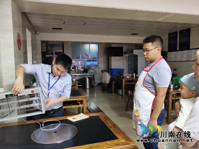 泸县百和镇开展节前食品安全专项检查(图2)