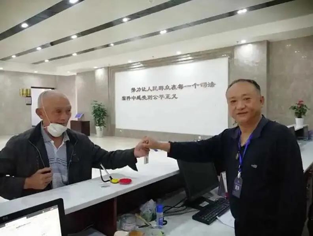 泸州：好邻居为一只鸡反目成仇，法官入户调解化恩怨(图9)