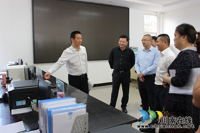 泸县玉蟾街道召开村（居）务公开工作推进会(图2)