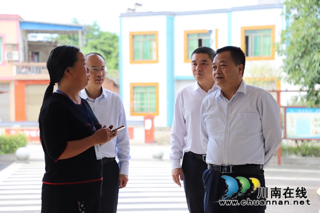 泸州市委组织部到玉蟾街道调研特聘村主任暨乡村振兴工作(图3)
