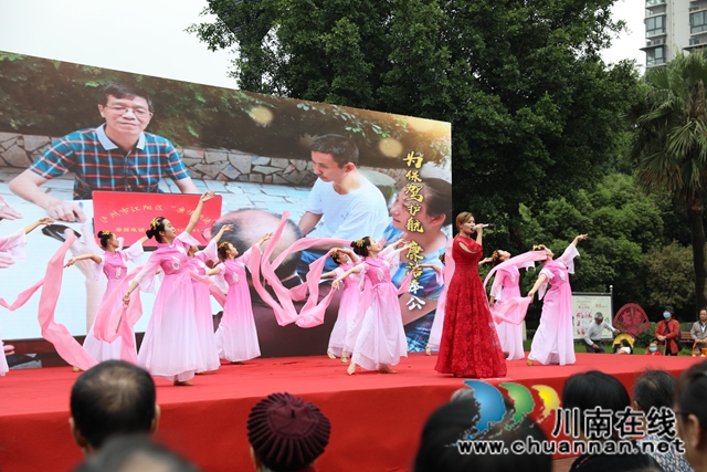 江阳区华阳街道开展“清风作伴江阳行”廉洁文艺巡演活动(图1)