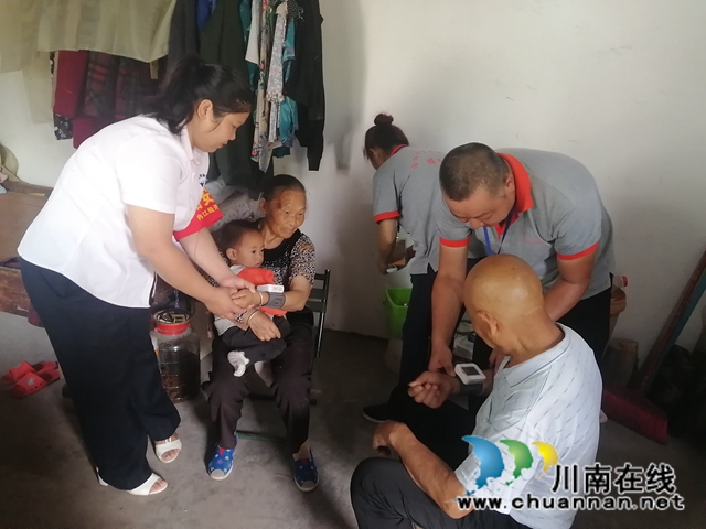 内江经开区靖民镇双塘村开展关爱老人居家养老服务活动(图2)