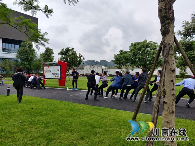 合江县总工会开展2020年“迎国庆·圆中秋”进园区“六送”活动(图2) 合江县总工会开展2020年“迎国庆·圆中秋”进园区“六送”活动(图2)