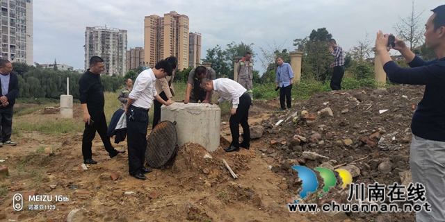 朱海斌率队检查泸县县城污水排放情况(图1) 朱海斌率队检查泸县县城污水排放情况(图1)