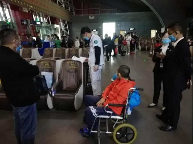 这位干部，动员一切力量救！(图1)