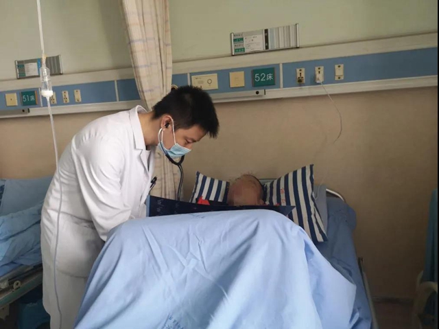 这位干部，动员一切力量救！(图3)