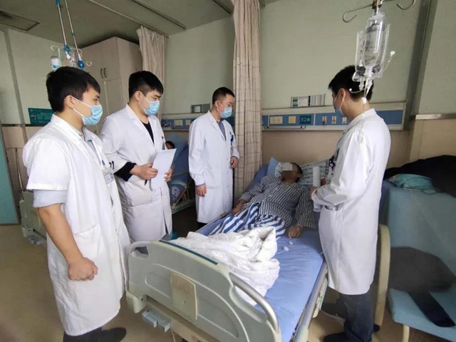 这位干部，动员一切力量救！(图4)