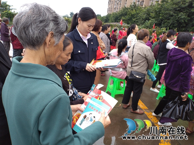 内江经开区靖民镇积极开展扫黑除恶专项斗争宣传活动(图2)