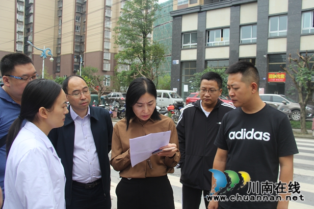 杨开春到泸县云龙镇督导云龙卫生院外科综合大楼项目建设工作(图3)