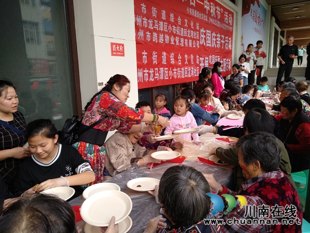 龙马潭区小市街道开展中秋、国庆双节庆祝活动(图4) 龙马潭区小市街道开展中秋、国庆双节庆祝活动(图4)