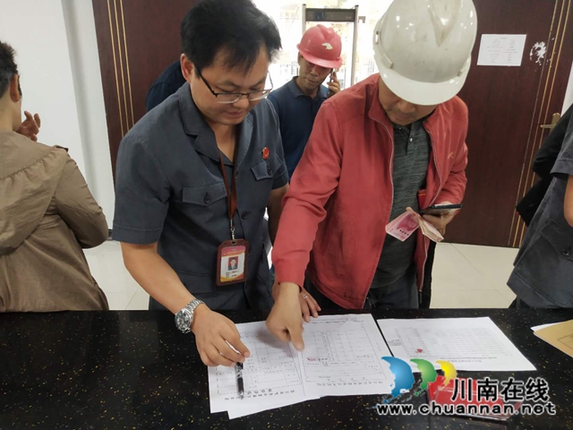 纳溪法院高效执行 让农民工不再“忧薪”(图2)