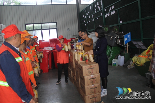 泸县综合行政执法局：暖心慰问环卫工人，真情传递节日祝福(图4)