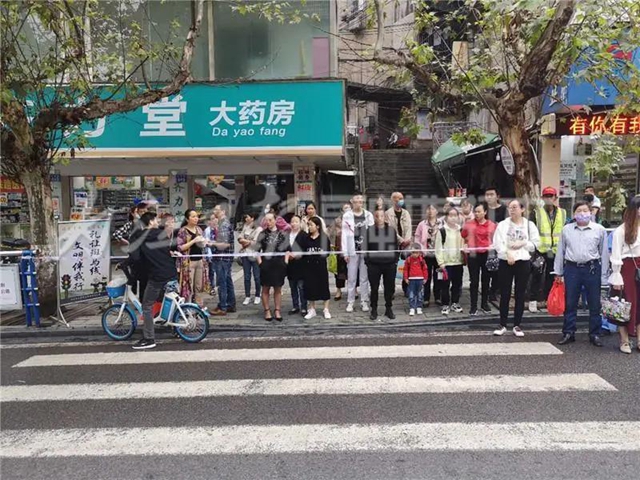 斑马线前拉“警戒带”将在内江城区推行(图1)