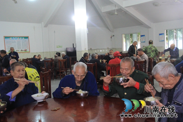 泸县云龙镇开展“吃国庆面 国泰民安”主题活动(图4)