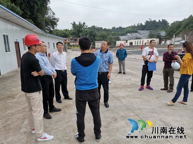 泸县综合行政执法局开展节前安全环保检查(图1)