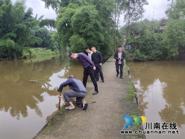 朱兵到泸县百和镇督导河长制工作(图1)