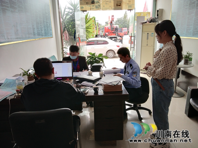 泸县百和镇开展货运物流运输企业节前检查(图2)
