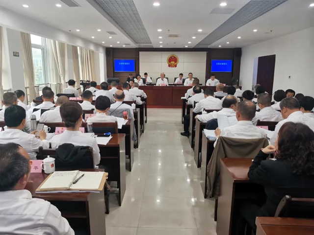 余梅任内江市东兴区人民政府代理区长