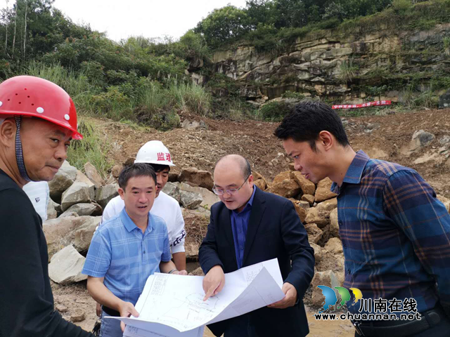 泸州市国土整治和修复中心现场巡查长江沿岸10公里范围内废弃露天矿山生态修复治理项目(图1)