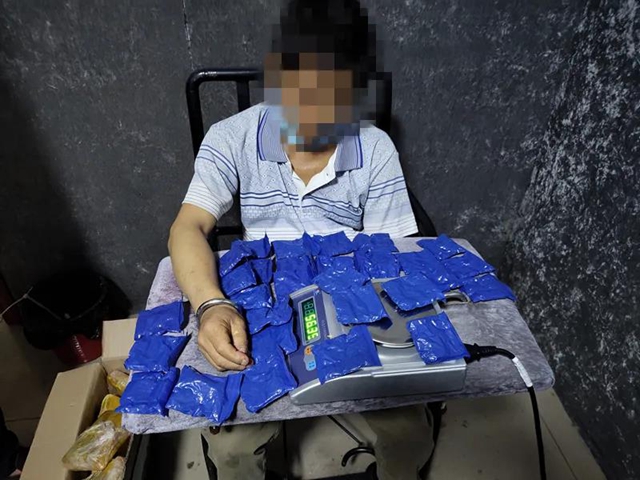 合江警方破获一起运输毒品案，当场缴获毒品4.5公斤(图4)