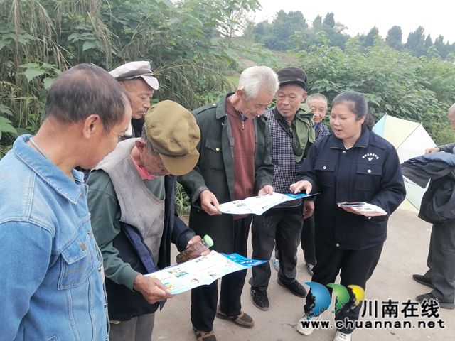 内江经开区靖民镇双塘村：捂紧“钱袋子”，积极开展防诈骗宣传(图1)