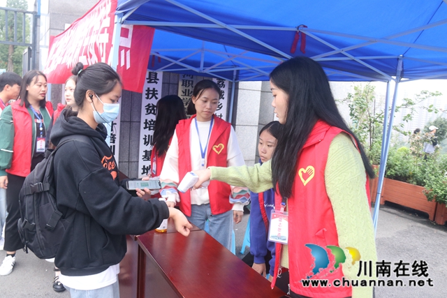 四川三河职业学院2020级统招新生迎新工作圆满结束(图1)
