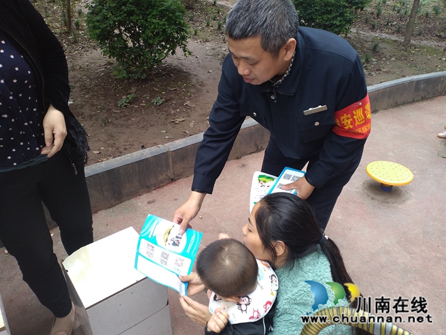 内江经开区靖民镇双雁社区:开展城乡医保宣传,互助共济人人好(图1) 内江经开区靖民镇双雁社区:开展城乡医保宣传,互助共济人人好(图1)