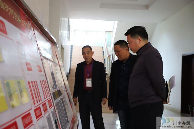 玉蟾街道督查村(居)务公开工作(图1) 玉蟾街道督查村(居)务公开工作(图1)