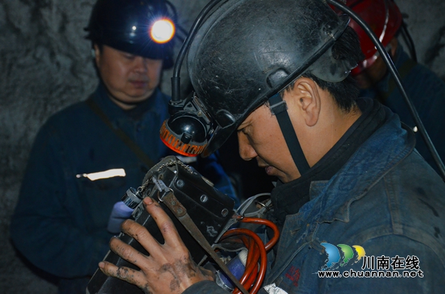 川煤芙蓉威鑫煤业举行瓦斯检查工技术比武(图1)