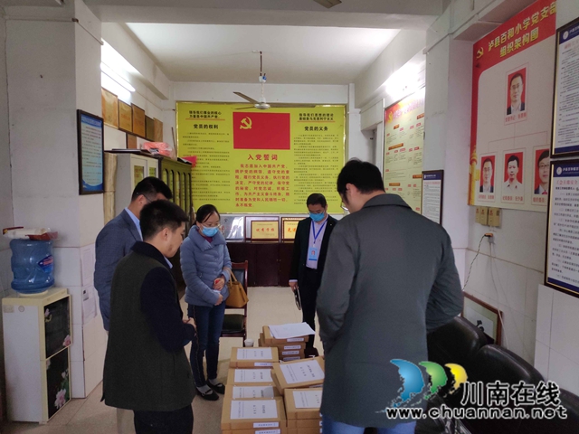 泸县新冠肺炎防控指挥部督查组到百和镇督查疫情防控工作(图1)