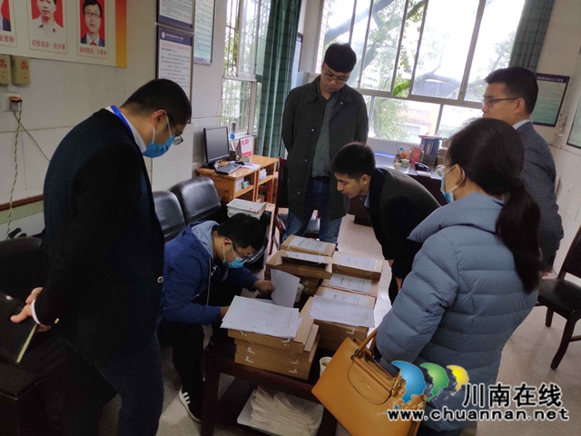 泸县新冠肺炎防控指挥部督查组到百和镇督查疫情防控工作(图2)