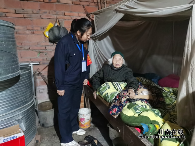 内江经开区靖民镇石马村开展关爱空巢老人走访慰问活动(图1)