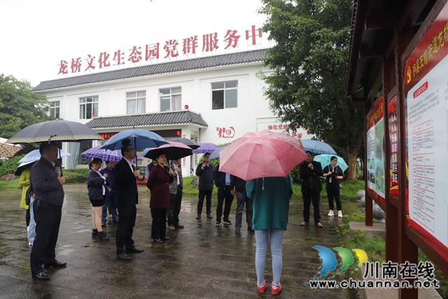 叙永县叙永镇到泸县玉蟾街道考察学习村集体经济发展和村务公开工作(图1)