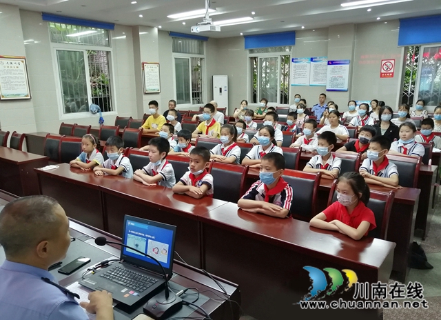 龙马潭区小市街道组织开展 2020“绿书签行动”宣传活动(图3) 龙马潭区小市街道组织开展 2020“绿书签行动”宣传活动(图3)