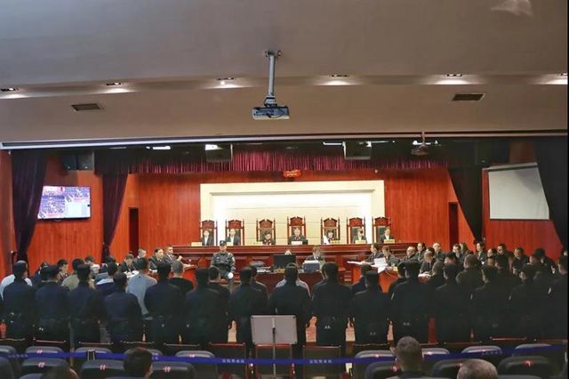 历时3天近35小时 自贡开庭审理一起21人涉黑案