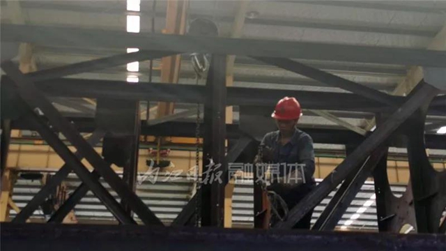 骄傲!地铁隧道里处处都有“内江造”的身影(图5) 骄傲!地铁隧道里处处都有“内江造”的身影(图5)