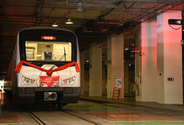 打造流动的影像展 四川推出脱贫攻坚“奋进号”主题列车(图2)