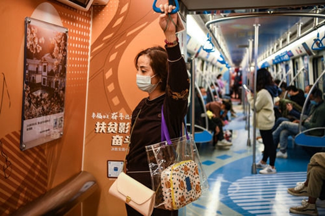 打造流动的影像展 四川推出脱贫攻坚“奋进号”主题列车(图6)