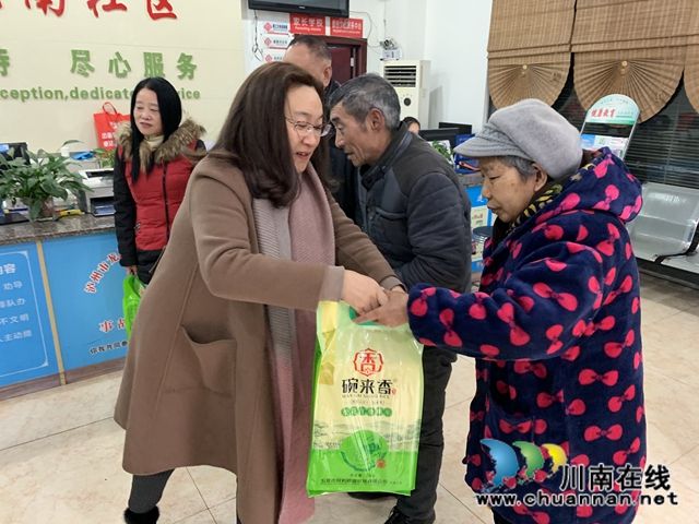 龙马潭区第五届人大代表刘兰：忠诚履职 守护酒城人民的燃气安全(图2)