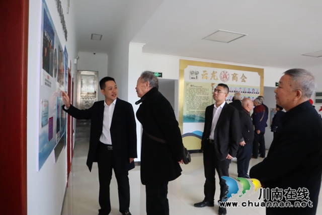 泸县退休老干部到云龙镇视察工作(图2)
