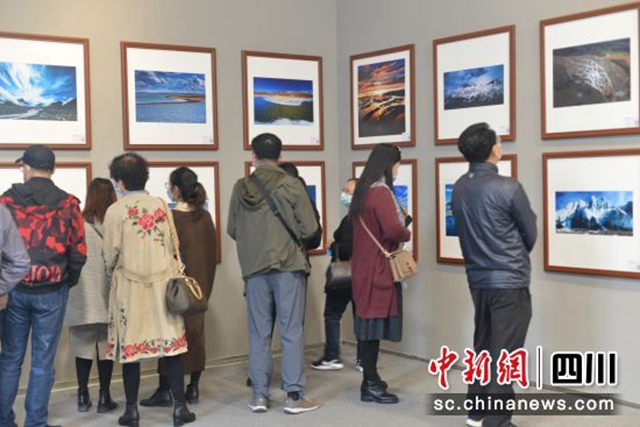 “大美青海·一江清水向东流”摄影巡回展在成都举行(图2)